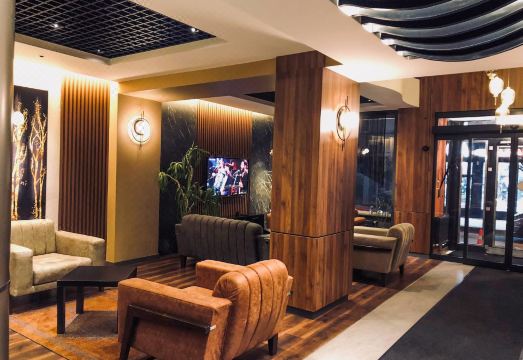 5. 부티크 라포 오..