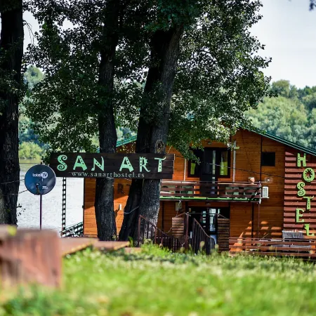 San Art Floating Hostel & Apartments