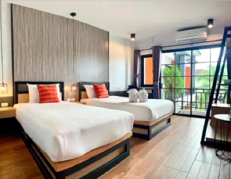 ي بي جراند كامالا هوتل Hotels near بوكيت فانتا سي