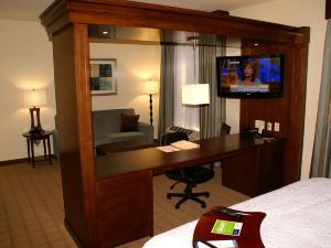 Hampton Inn & Suites Center