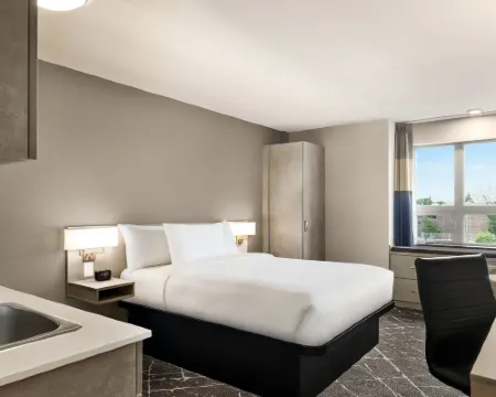 マイクロテル  イン & スイーツ モントリオール エアポート - ドーヴァル ンC ドルヴァルのホテル