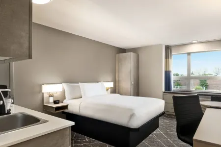 Microtel Inn & Suites Montreal Airport-Dorval QC Отели в г. Пуэнт-Клер