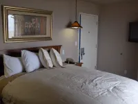 Gualala Surf Inn on the Ocean Bluff