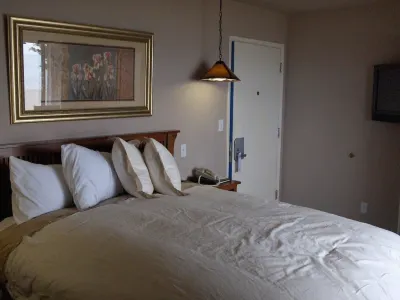 Gualala Surf Inn on the Ocean Bluff Studio 391 주변 호텔