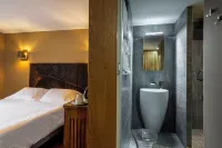 Demeures & Châteaux Auberge de la Tour - Hôtel & Restaurants - Marcolès Auvergne Hotels in Vitrac