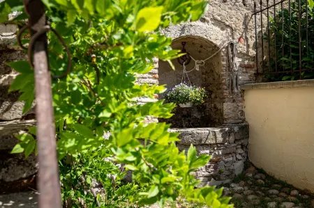 La Tour Mandot Отели в г. Жуайё