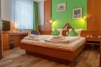 Parkhotel Neustadt Garni Hotel dekat Kutschenmuseum Neustadt Dosse