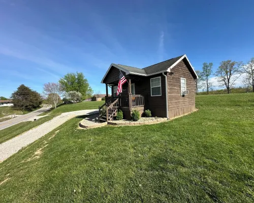 The Cozy Den Hotels in Menifee County