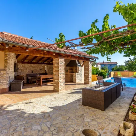 Rustic Holiday Home with Private Pool in the Center of Medulin Near the Beach