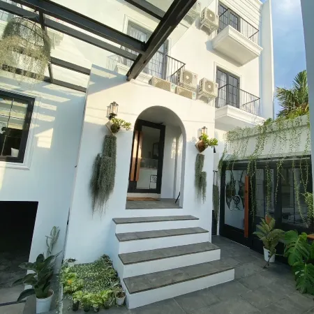 Loewy's Home
