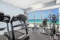 Bahama Breeze by Avantstay Gulf Front, 2 Pools, Beach Chairs Included!