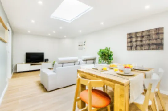 エスピーニョ ビーチ 4 ステイズ アパートメンツ