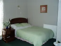 Rhymney House Hotel Các khách sạn gần Hebron Evangelical Church