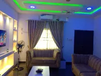 2 Bed-Sleeps 4-Free Parking-AirCon