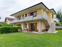 Spacious Apartment with Garden
