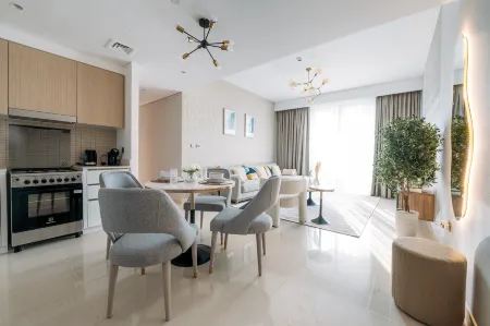 Modern & Chic 2Bedroom with Balcony Dubai Creek Отели рядом с достопримечательностью «Desert Palm Polo Club»