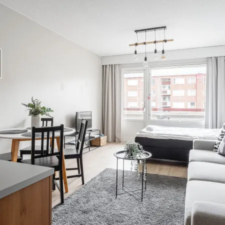 1Br Apt and Balcony Next to Railway Station
