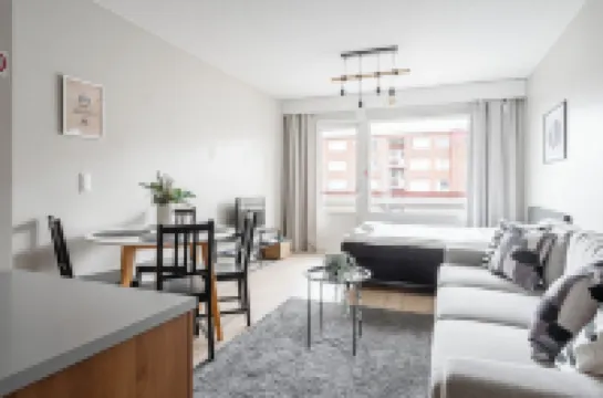 อพาร์ตเมนต์ 1 ห้องนอน พร้อมระเบียง ถัดจากสถานีรถไฟ โรงแรมใน