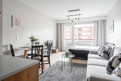 1Br Apt and Balcony Next to Railway Station -  Apartamentos vacacionales