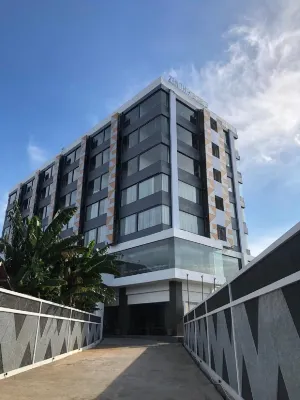 ZENITH Premiere Hotel Baubau - parkir