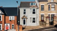 Woodland View Newport - 4 Bedroom Home Hotels in Caerleon