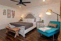 Family & Large Group - Backyard Heaven, Game room, Mini Golf, Private Pool