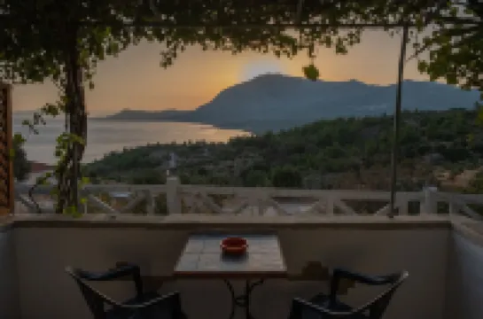 帶游泳池和全景視野的公寓