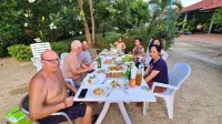 Schnes Bungalow Mit Gemeinschaftichem Auenpool Und 2km Vom Sandstrand Enfernt