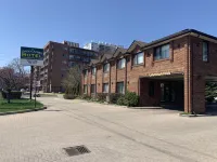 Toronto Lakeshore Hotel Hotels near Mineola
