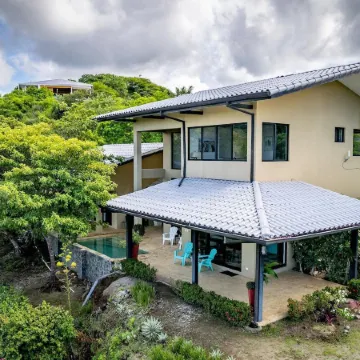Nostalgic Retro Home on Luxurious Lot with a Private Infinity Pool and Ocean Views