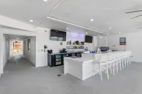 Treasure Island Ocean Club - bar
