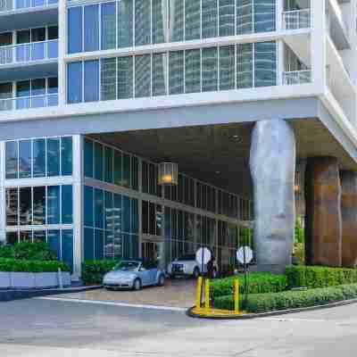 Amazing Condos at Icon Brickell with Pool Hotel Exterior