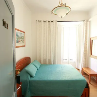 Residencial Joao XXI Hotel dekat Stasiun Kereta Alvalade