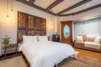 Nuuk Taal Lake Hotels in Laurel