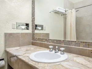 Copantl Hotel & Convention Center