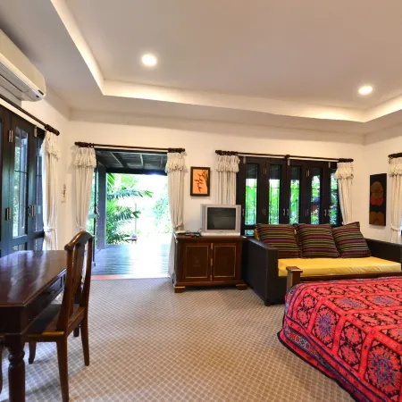 Baan Nai Soi Homestay