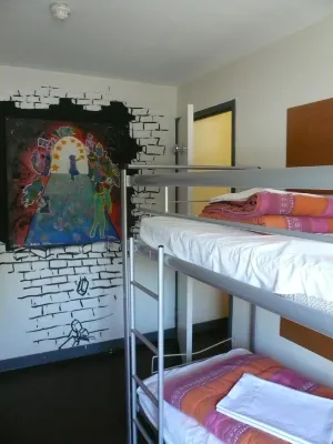 Auberge de Jeunesse HI Grenoble Hôtels à : Seyssins