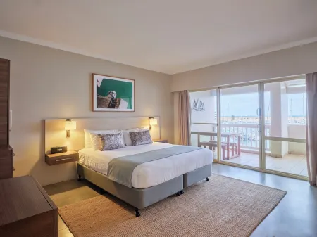 The Marina Hotel - Mindarie Отели в г. Янчеп