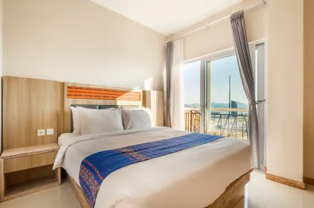 Dejavu 2.0 Hotel Labuan Bajo Komodo Отели рядом с достопримечательностью «Pede Beach»