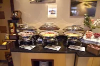 Holiday Inn Calais - Centre Car Ferry by IHG - breakfast