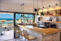 Calla Luxury Seafront Suites - بار