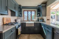 4 Bed Cottage - Sleeps 8 - Pets - Garden - Parking Hotel a Caerleon