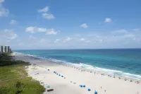 Charming 2-bedroom 2 bath oceanfront condo with pool and private beach