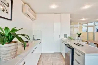 Belle Escapes - Glenelg Skyline Penthouse