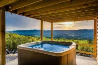 Epic Views - Pickleball - HotTub - Firepit - Shenandoah National Park!