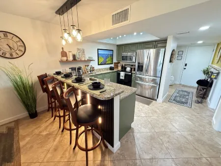 Everglades Gator at Rolands King Beds cozy clean stay Отели в г. Кльюистон