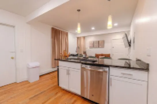 4BDR/2.5BA APT Near Tufts/7 min-Walk to Subway/Free Parking for 2 cars