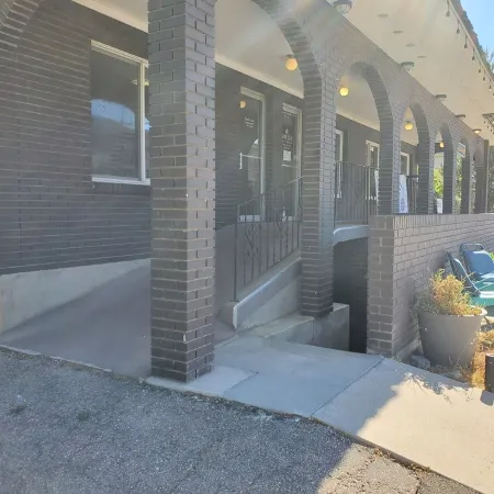 Spacious 2 Bedroom Apartment in Historic Downtown