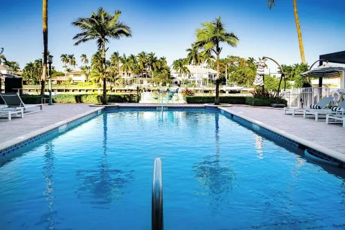 Waterfront Retreat—Views, Pool, Hot Tub, Gym Walk to Beach & Boca Resort! - 4 tähden