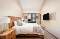 Private Balcony and Ergonomic Workspace - Stunning Mountain Vista